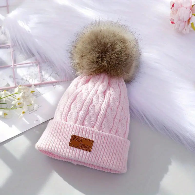 Strickmütze mit Pompon