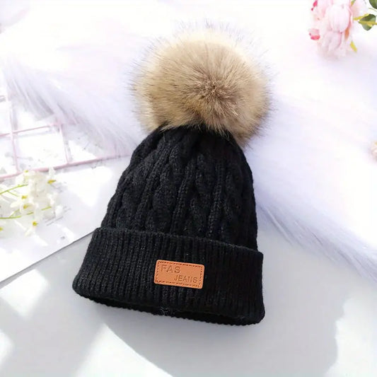Strickmütze mit Pompon