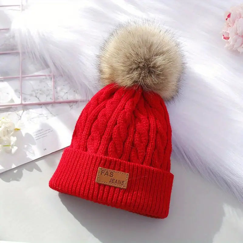Strickmütze mit Pompon