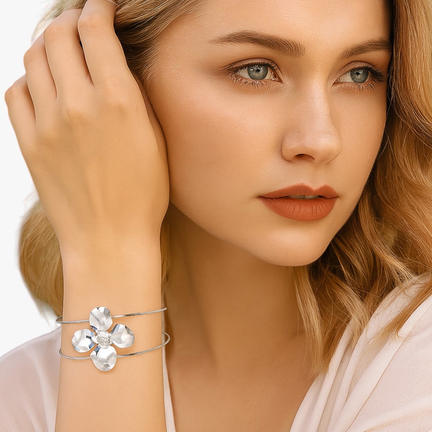 Vivian | Flora Gold Edelstahl Blumenarmband, Wasserdicht und Elegant
