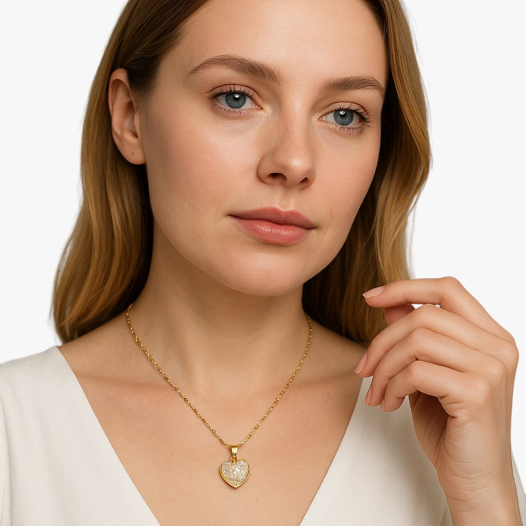 Aya | Elegante Halskette mit herzförmigen Perlen