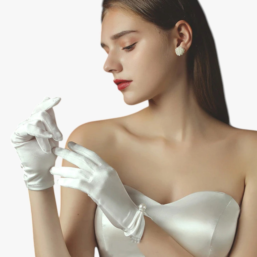 Leila | Elegante Satin-Handschuhe mit Perlen, perfekt für Zeremonien und besondere Anlässe