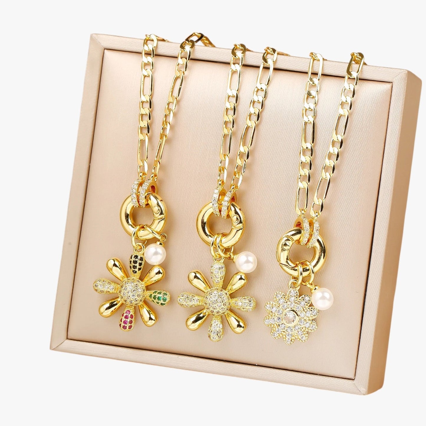 Sunny | Halskette mit Saphirblüte und glitzernden Zirkonen
