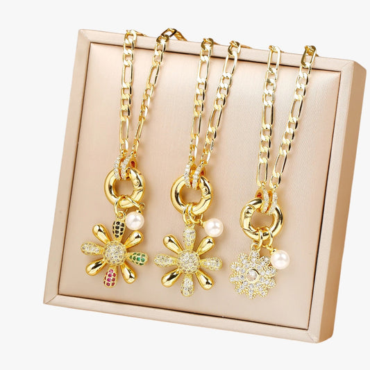 Sunny | Halskette mit Saphirblüte und glitzernden Zirkonen