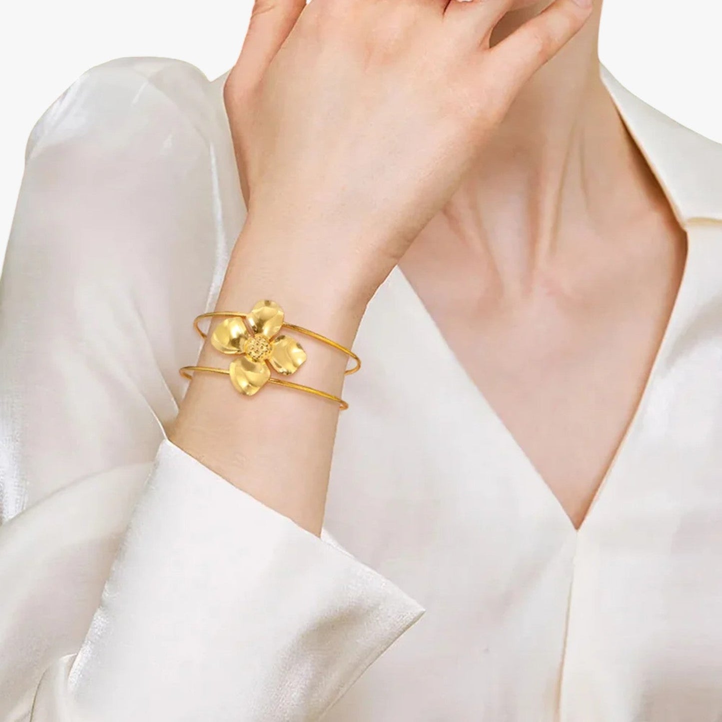 Vivian | Flora Gold Edelstahl Blumenarmband, Wasserdicht und Elegant
