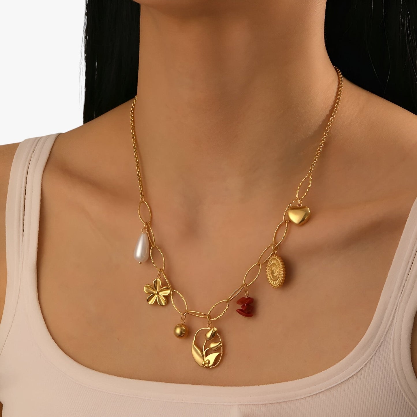 Bailey | Elegante Halskette mit Herz- und Tulpenanhänger