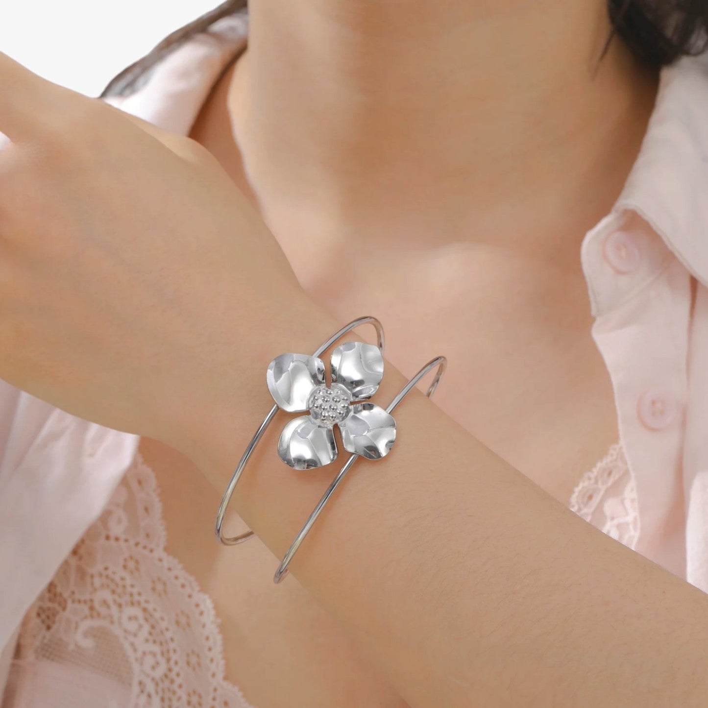 Vivian | Flora Gold Edelstahl Blumenarmband, Wasserdicht und Elegant