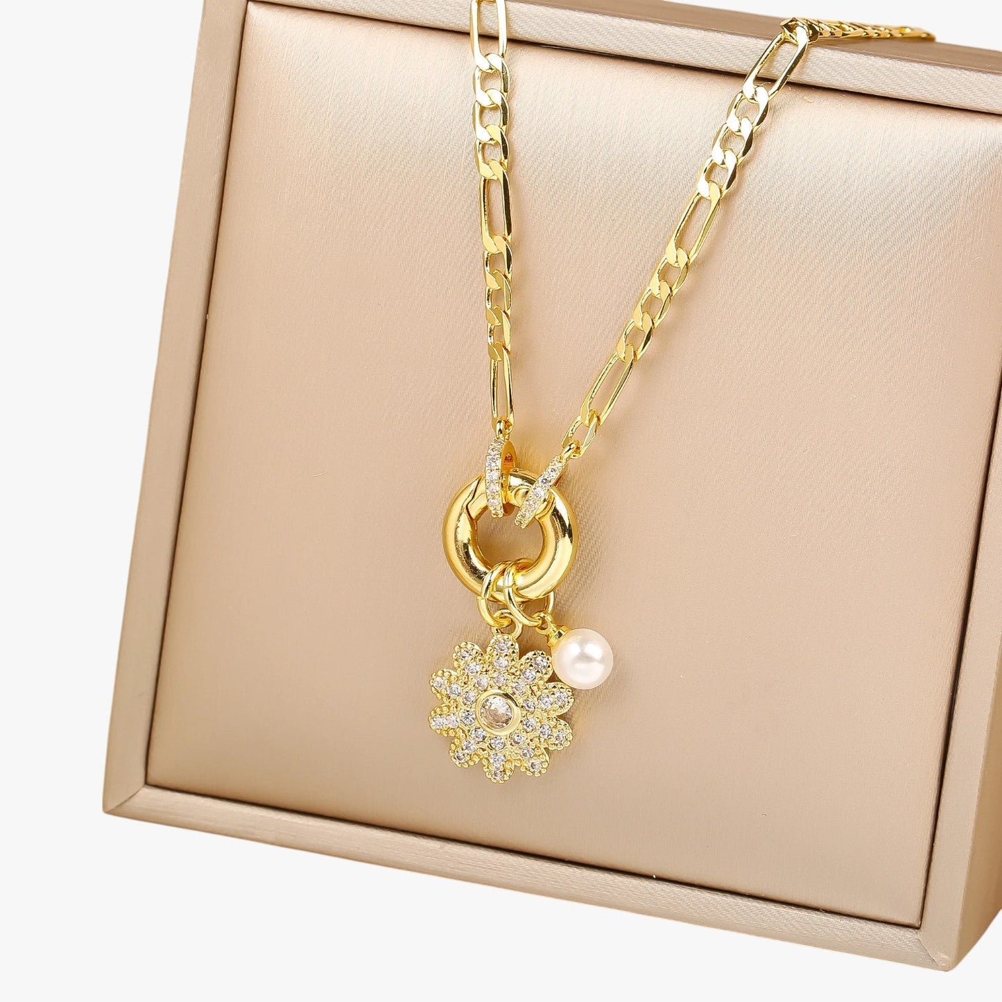 Sunny | Halskette mit Saphirblüte und glitzernden Zirkonen