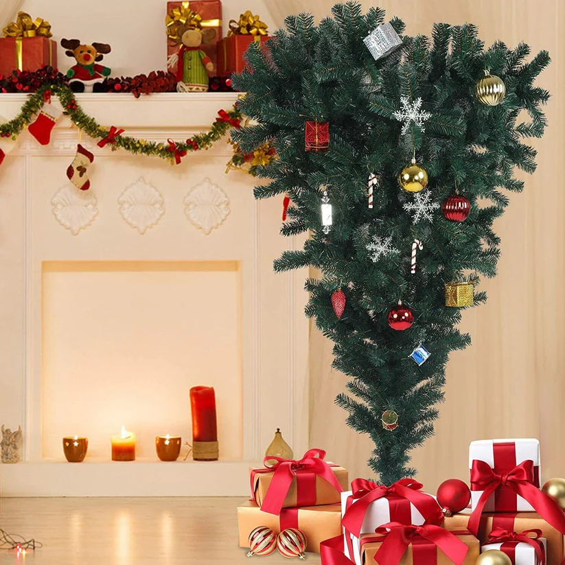 Umgekehrter künstlicher Weihnachtsbaum für die Feiertage