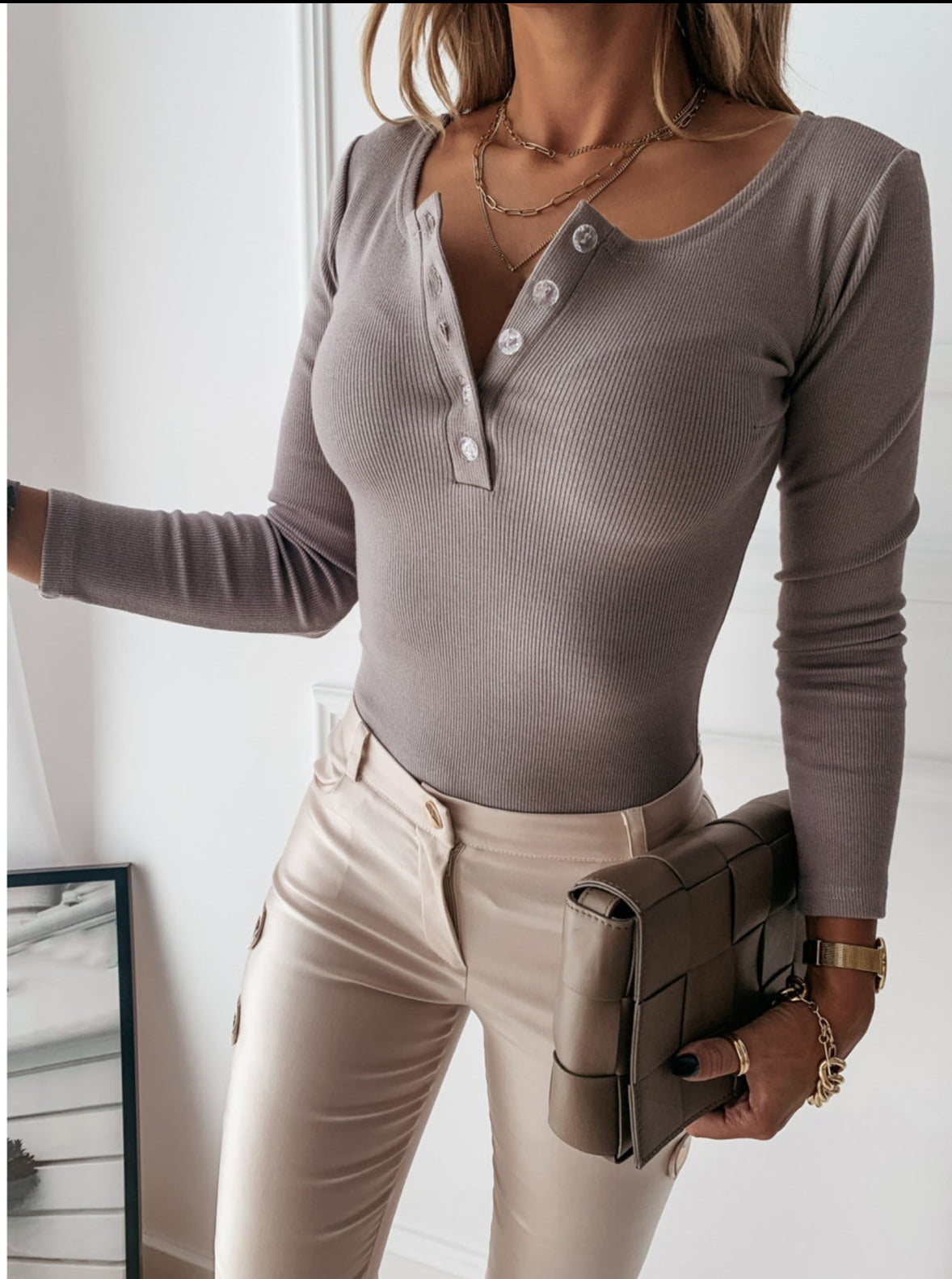 Vivienne Eleganz | Stilvolles Henley Tee mit Komfort und Langlebigkeit