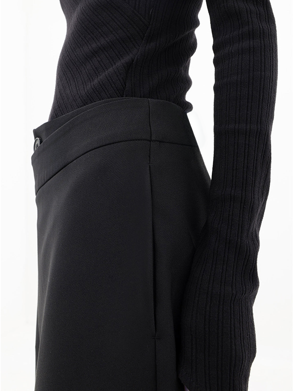 AMNA Style Revolution | Asymmetrische Baggy-Hose mit Komfort-Design