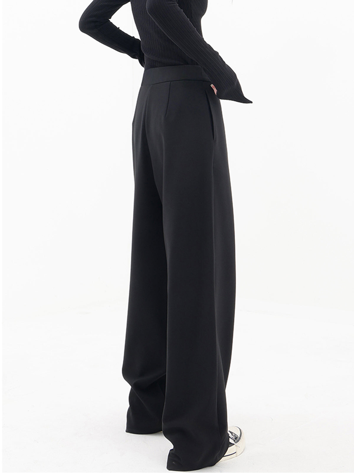 AMNA Style Revolution | Asymmetrische Baggy-Hose mit Komfort-Design